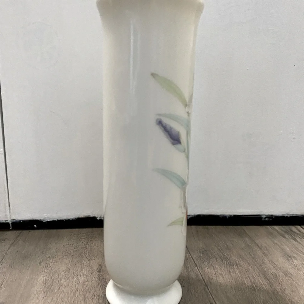 Otagiri Iris Bouquet porcelain vase made in Japan from the 1980’s Vintage